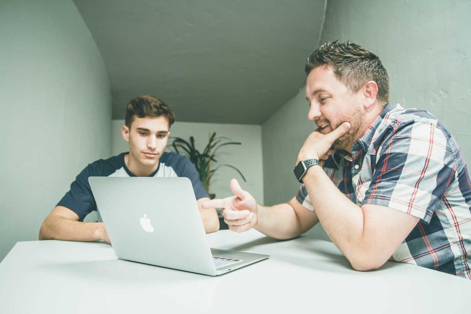 A tutor talking through work with a student one-on-one at a desk